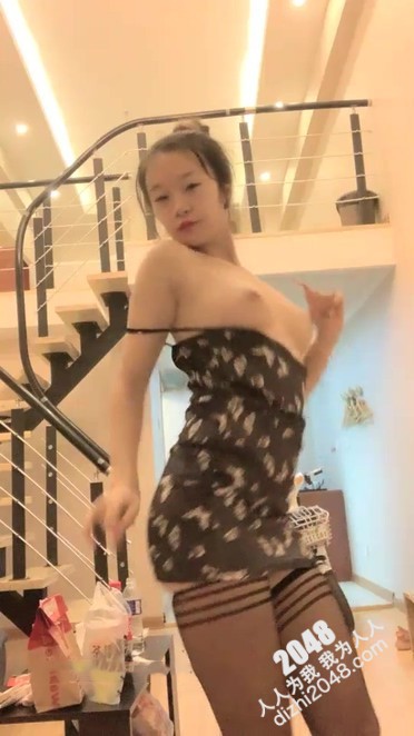 O1065 零零后酒吧女性感美乳萌妹黑丝脱衣舞诱惑，翘起圆润大屁股口交后入抽插爆菊