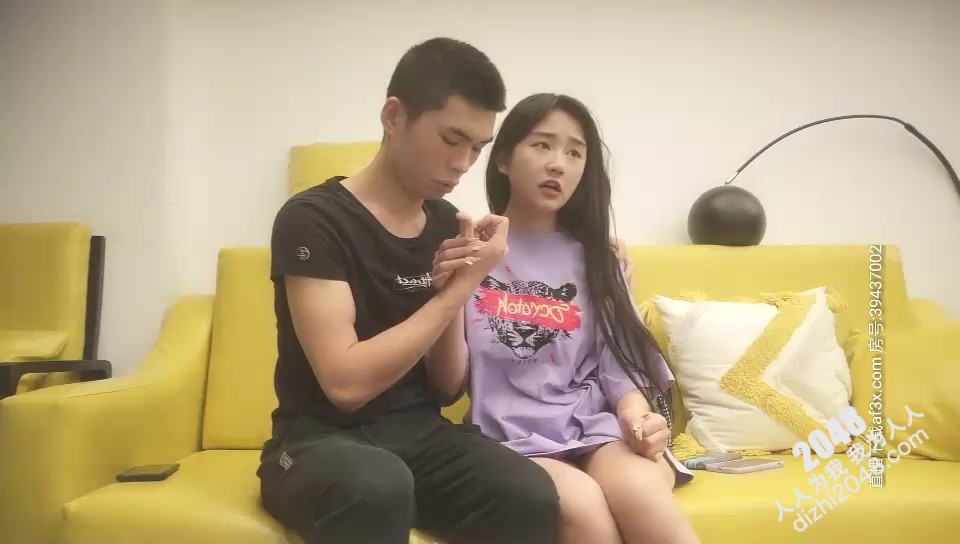 O1067 今晚约了个紫衣萌妹子，近距离视角口交上位骑乘后入猛操，撞击晃动奶子搞了两炮