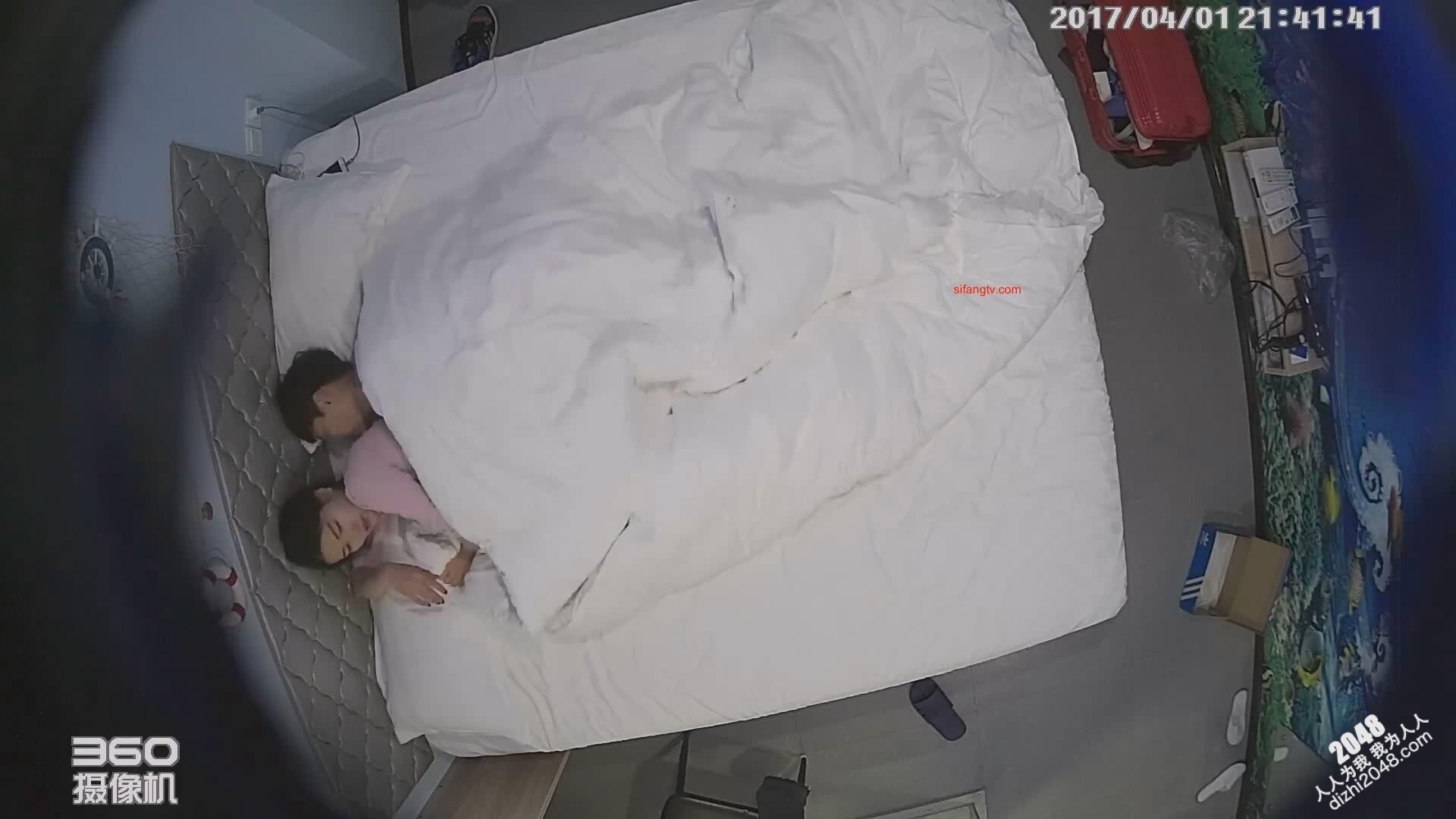 [MP4/416MB]经典酒店偷拍 学生情侣做爱，大奶子骚货女上位疯狂骑乘，反差婊一枚