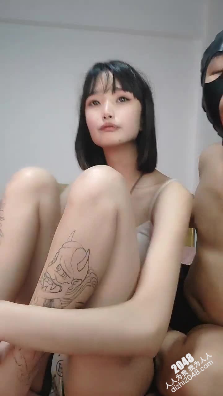 [MP4/ 828M] 极品大骚逼，180CM的长腿妹妹，这是进了炮兵团了，四五个小伙排着队