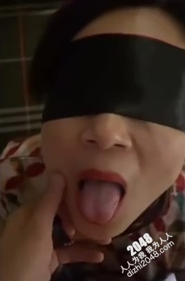 [MP4]大学老师好骚啊!刚见面就迫不及待干柴烈火疯狂做爱