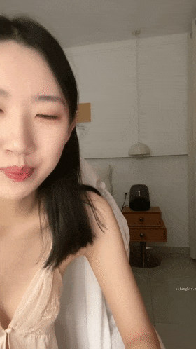 三个渣男 又拱了一个女大学生！多人乱伦~激情大战~各种姿势