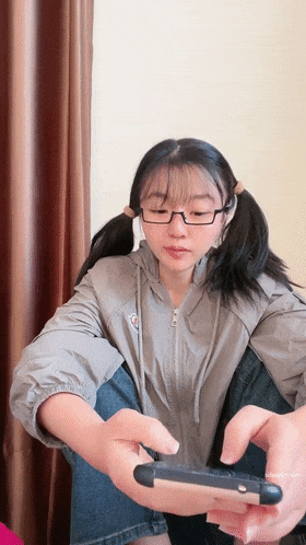 刚满19岁正宗邻家女神下海打炮了！简直美炸了【卡卡曦】无套啪啪