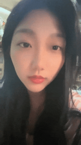 童顔巨乳緊身牛仔褲蘿莉，挺拔的白白嫩嫩大奶子，人間尤物般的存在