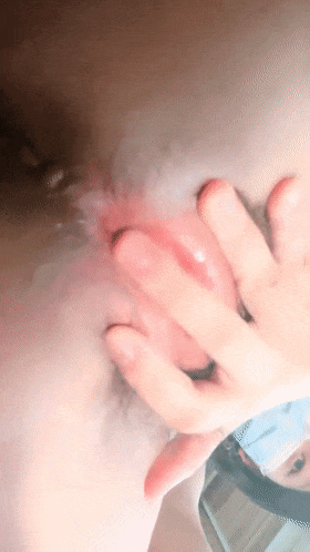 童顔巨乳緊身牛仔褲蘿莉，挺拔的白白嫩嫩大奶子，人間尤物般的存在